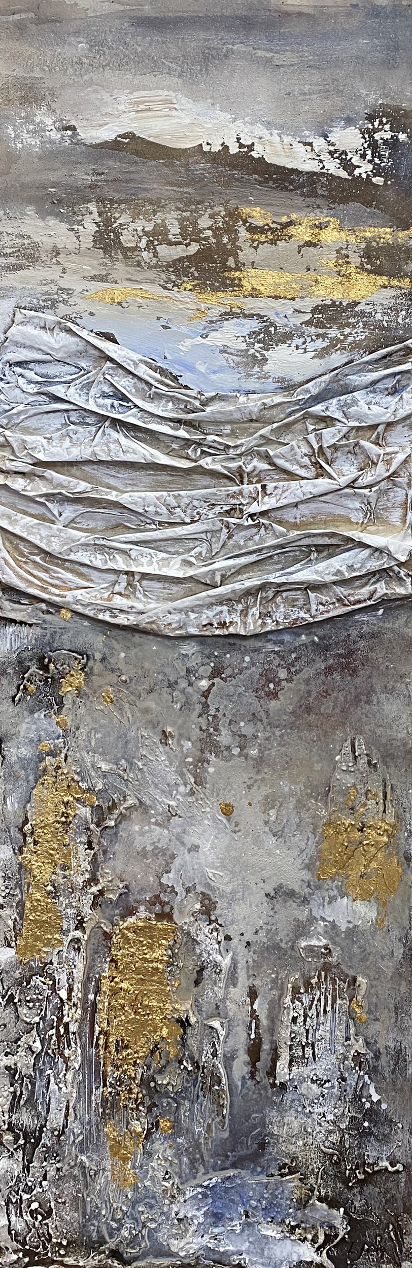 Horizons in Gold and Gray